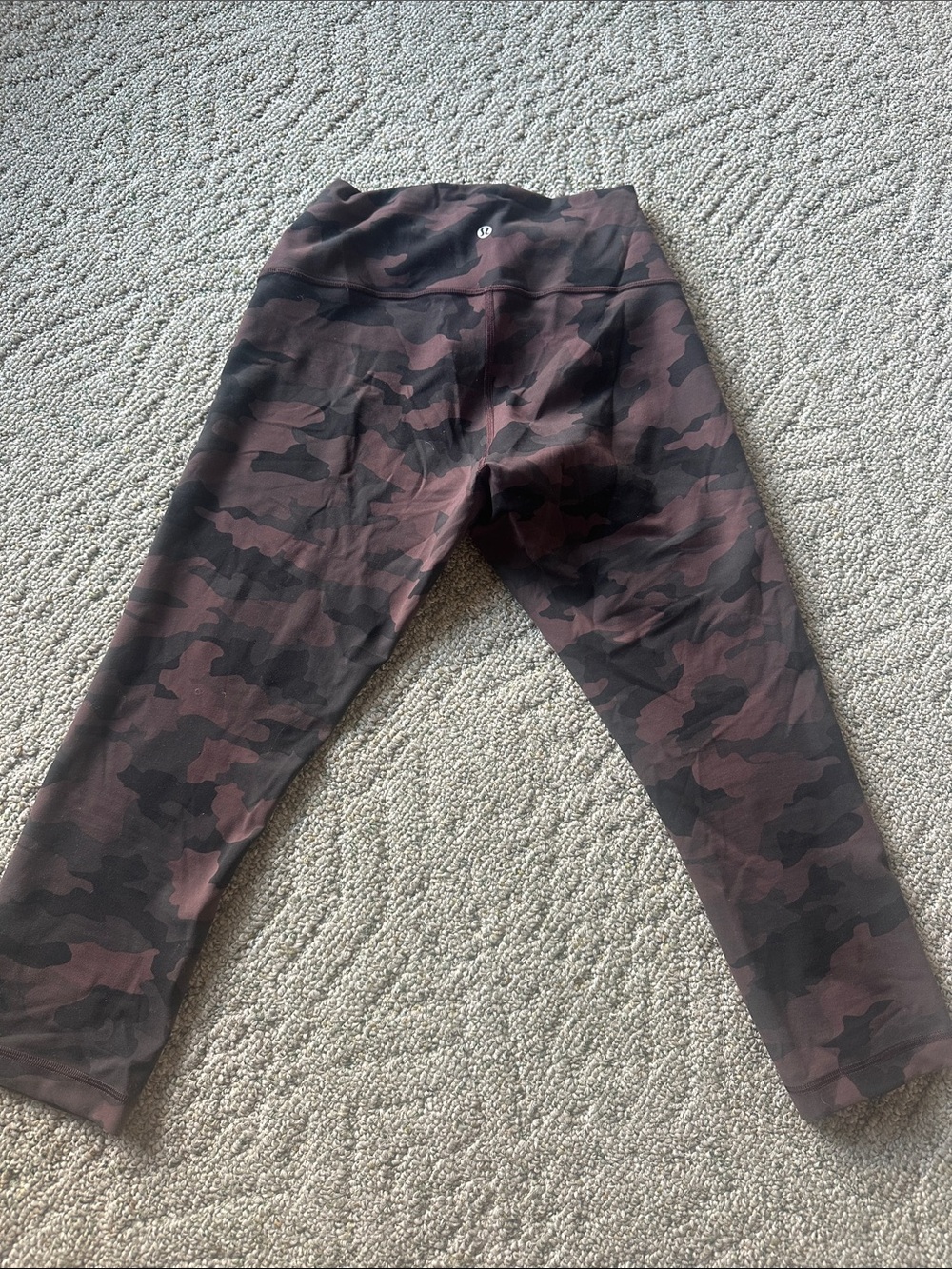 Lululemon women's  Maroon (ish) and Black Camo Leggings 6/8